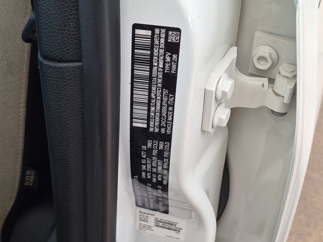 Used 2018 Jeep Renegade Latitude FWD image 24
