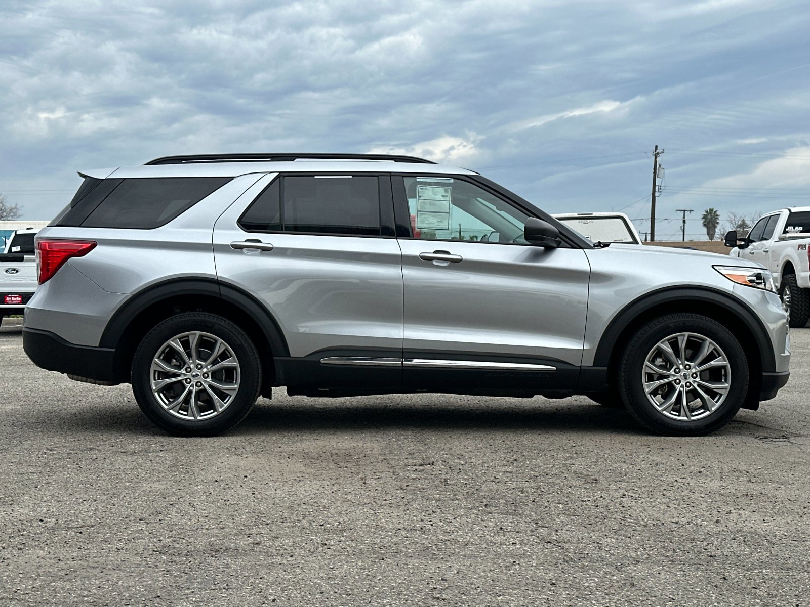 Certified 2022 Ford Explorer XLT w/ Equipment Group 202A image 6