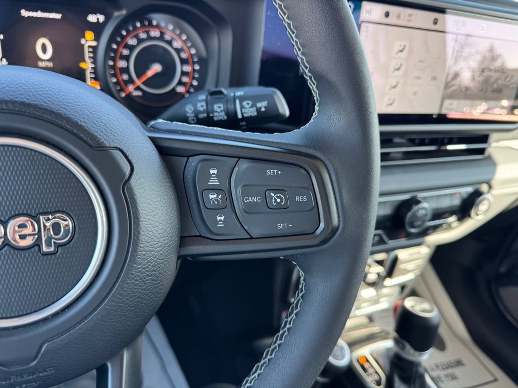 Used 2025 Jeep Wrangler Unlimited Rubicon AWD/4WD image 13