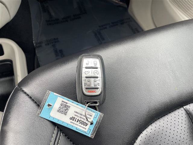 Used 2024 Chrysler Pacifica Touring-L FWD image 37