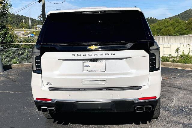 Used 2025 Chevrolet Suburban High Country RWD image 4