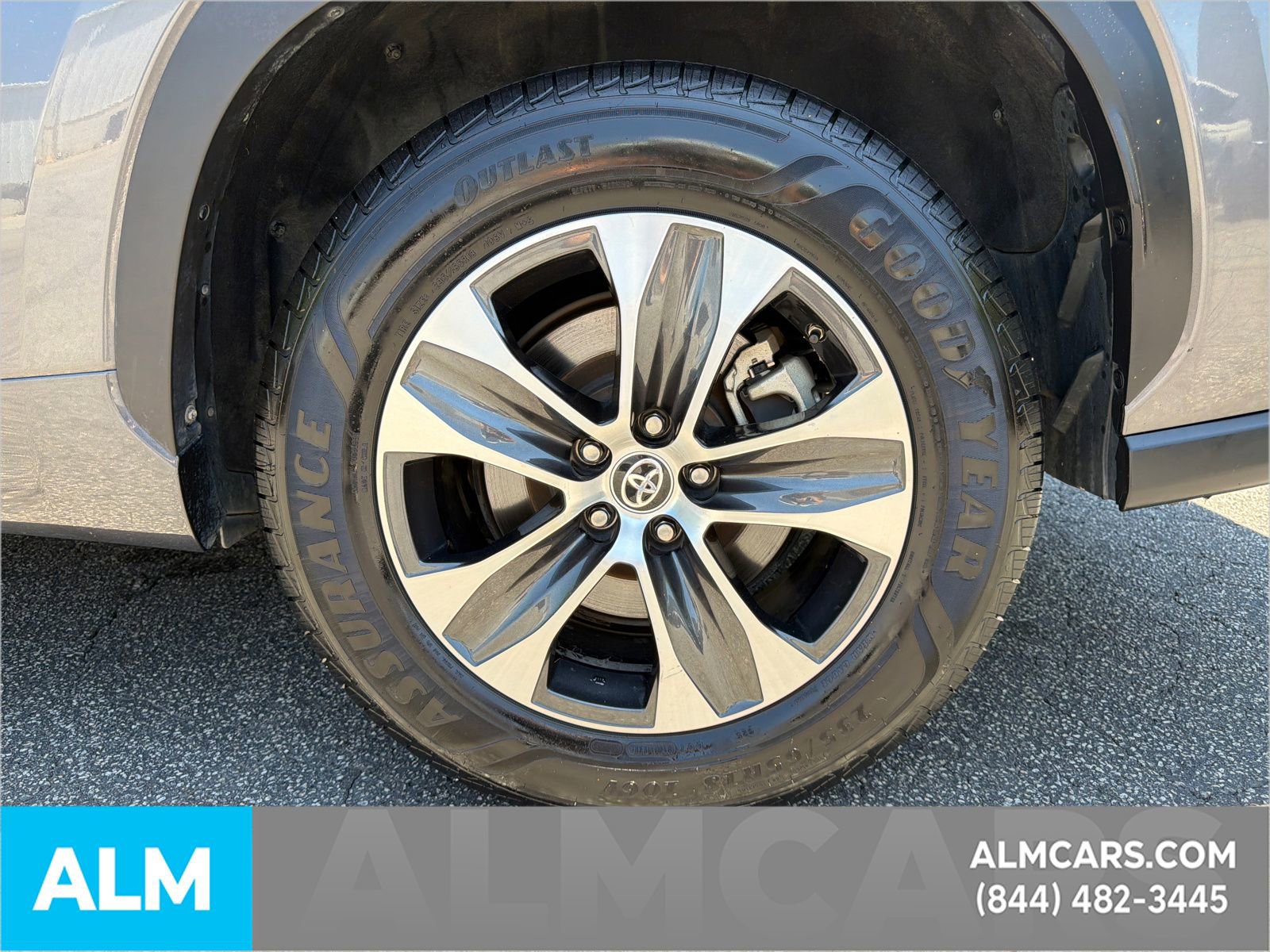 Used 2022 Toyota Highlander XLE FWD image 23