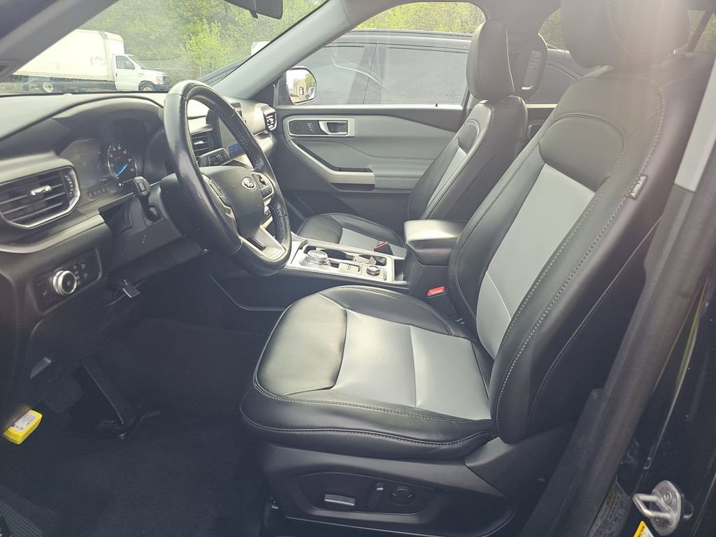 Certified 2023 Ford Explorer XLT w/ Equipment Group 202A AWD/4WD image 5
