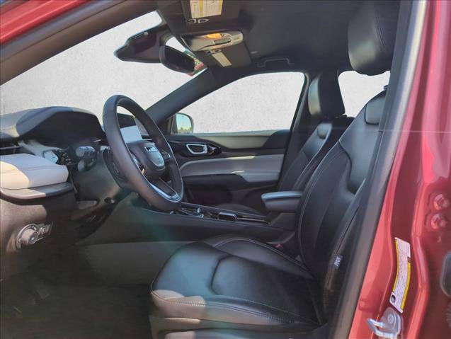 Used 2025 Jeep Compass Limited AWD/4WD image 16