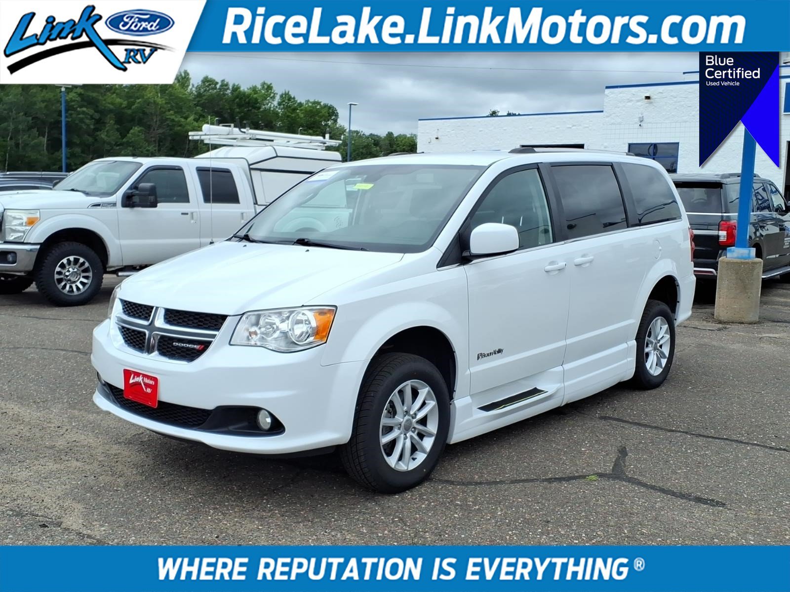 Used 2019 Dodge Grand Caravan SXT FWD image 1