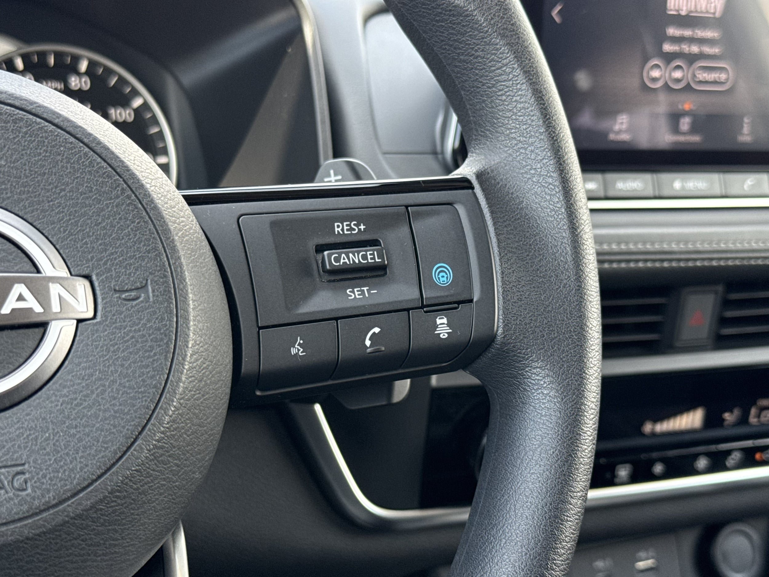 Used 2023 Nissan Rogue SV AWD/4WD image 16