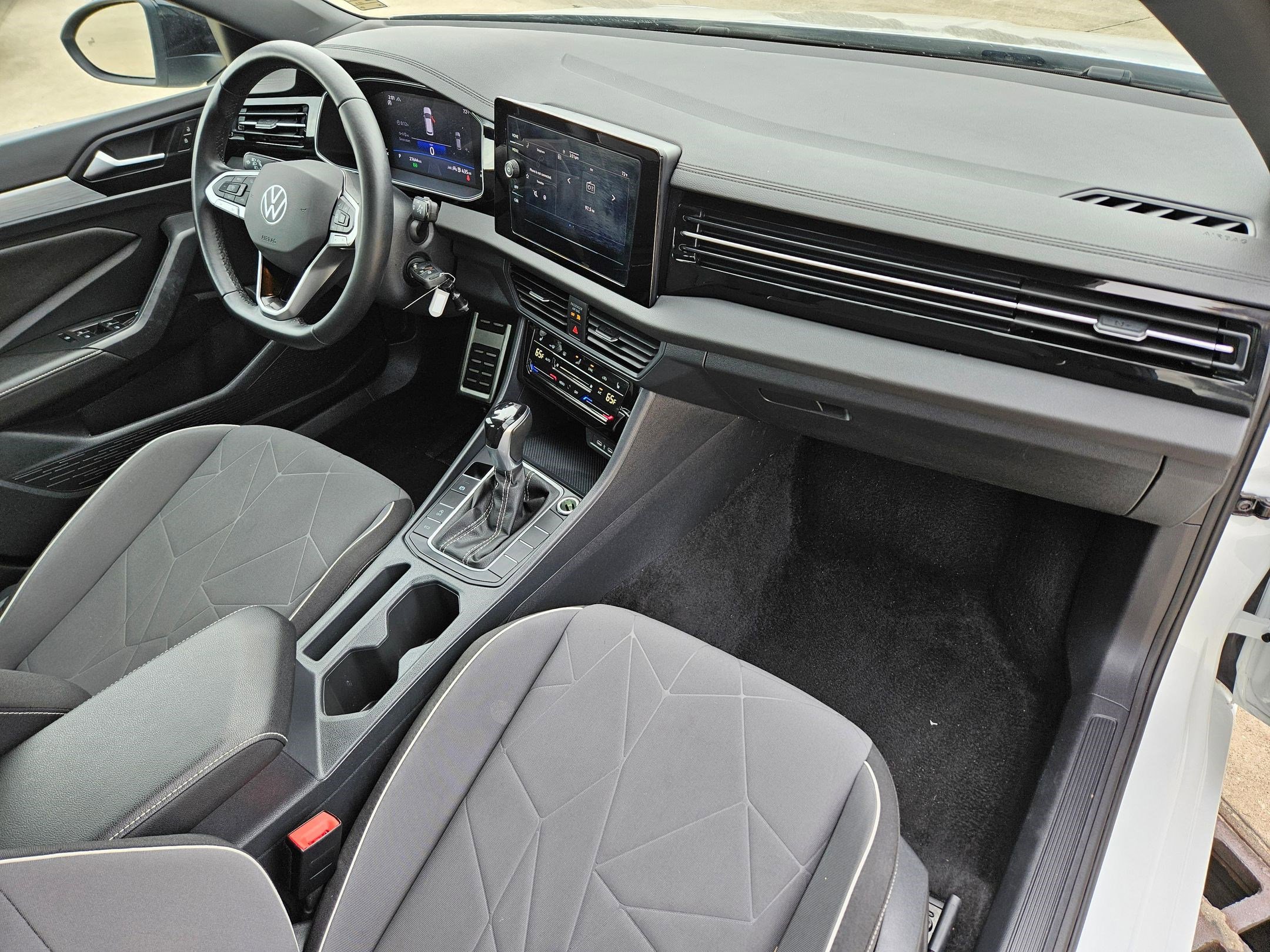 Used 2025 Volkswagen Jetta Sport FWD image 30