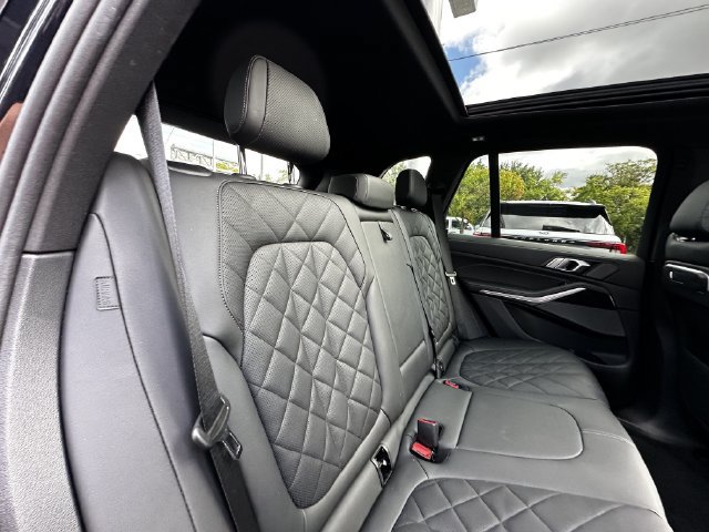 Used 2024 BMW X5 xDrive40i w/ M Sport Package AWD/4WD image 39