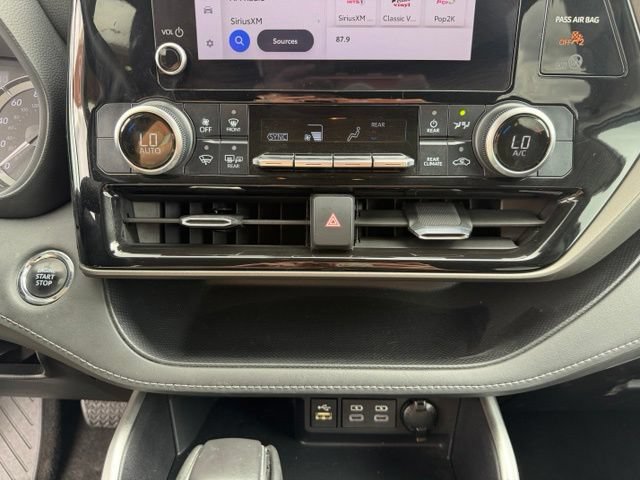 Used 2023 Toyota Highlander LE AWD/4WD image 18