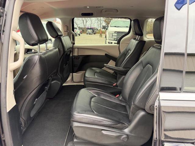 Used 2024 Chrysler Pacifica Limited image 11