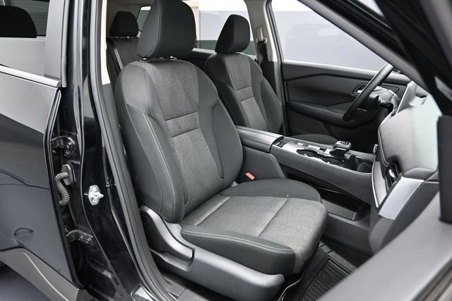 Used 2025 Nissan Rogue SV FWD image 28