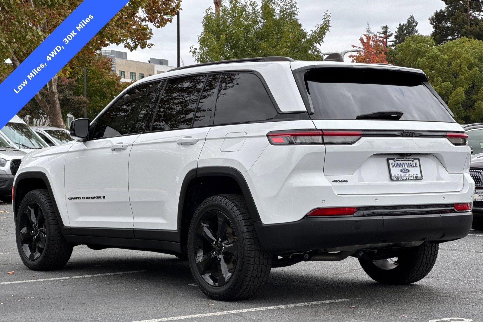 Used 2023 Jeep Grand Cherokee Altitude image 3