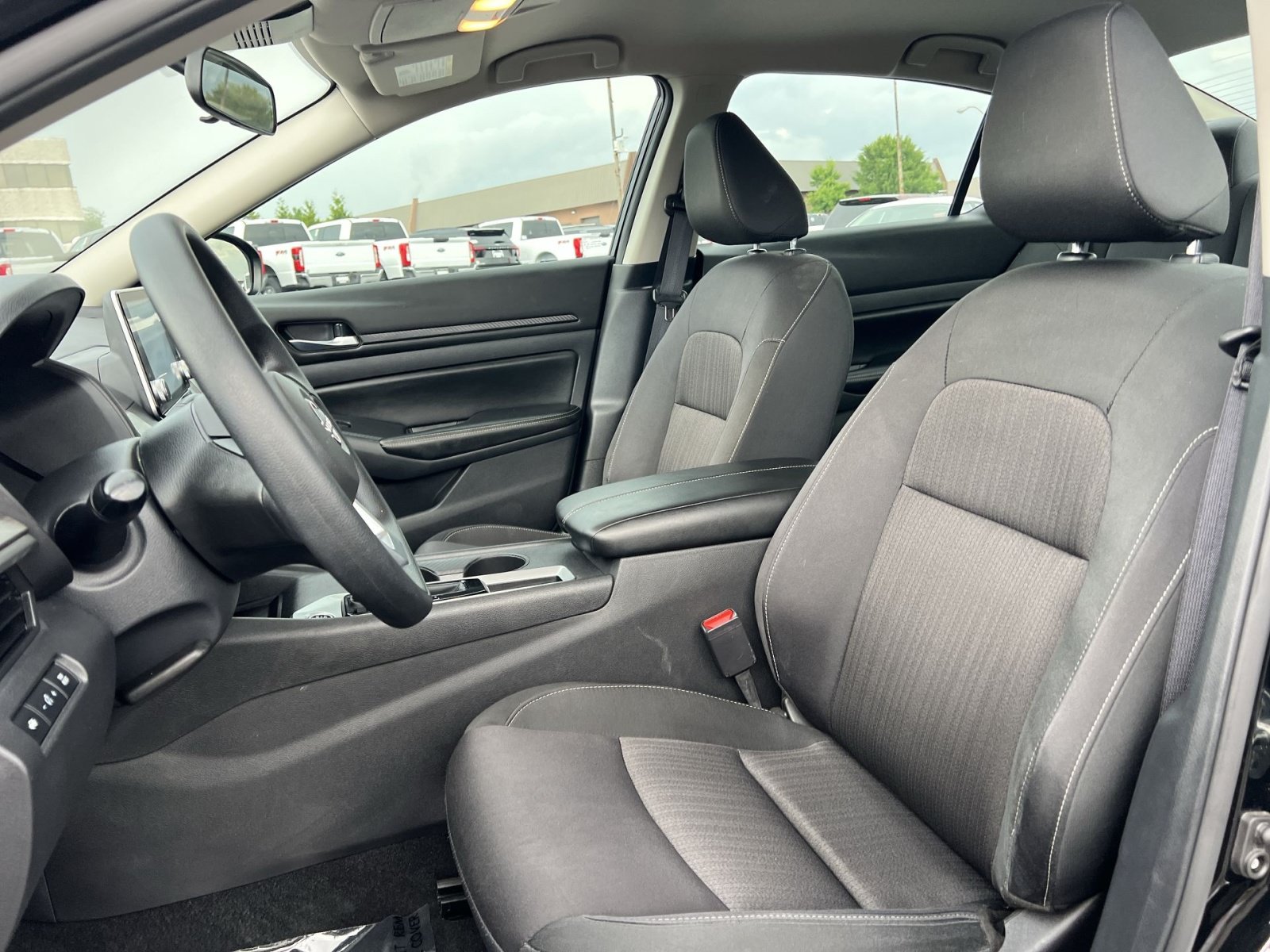 Used 2025 Nissan Altima 2.5 SV FWD image 13