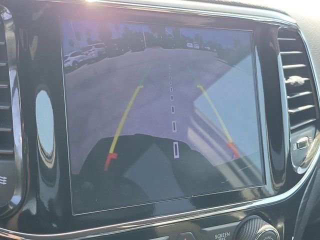 Used 2019 Jeep Grand Cherokee Laredo w/ Security & Convenience Group image 30