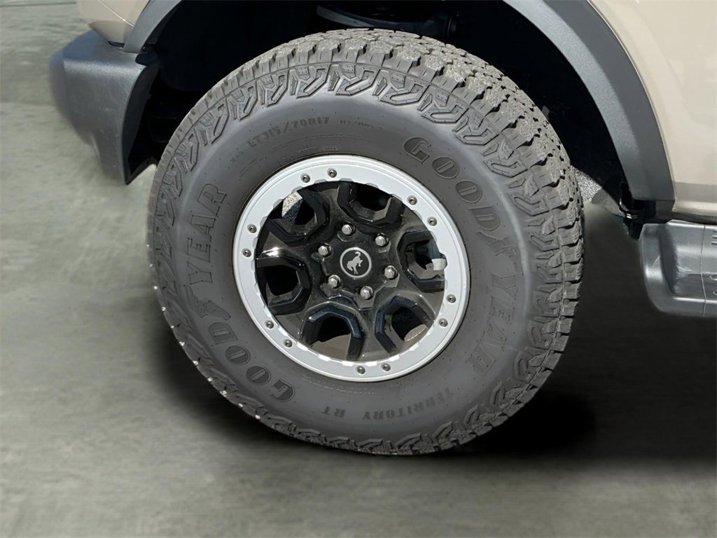 Certified 2025 Ford Bronco Outer Banks w/ Sasquatch Package image 39