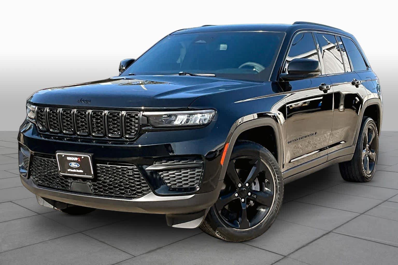 Used 2024 Jeep Grand Cherokee Altitude AWD/4WD image 36