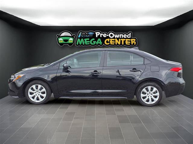 Used 2025 Toyota Corolla LE FWD image 3