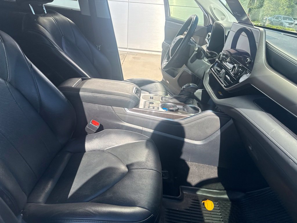 Used 2023 Toyota Highlander Limited FWD image 35