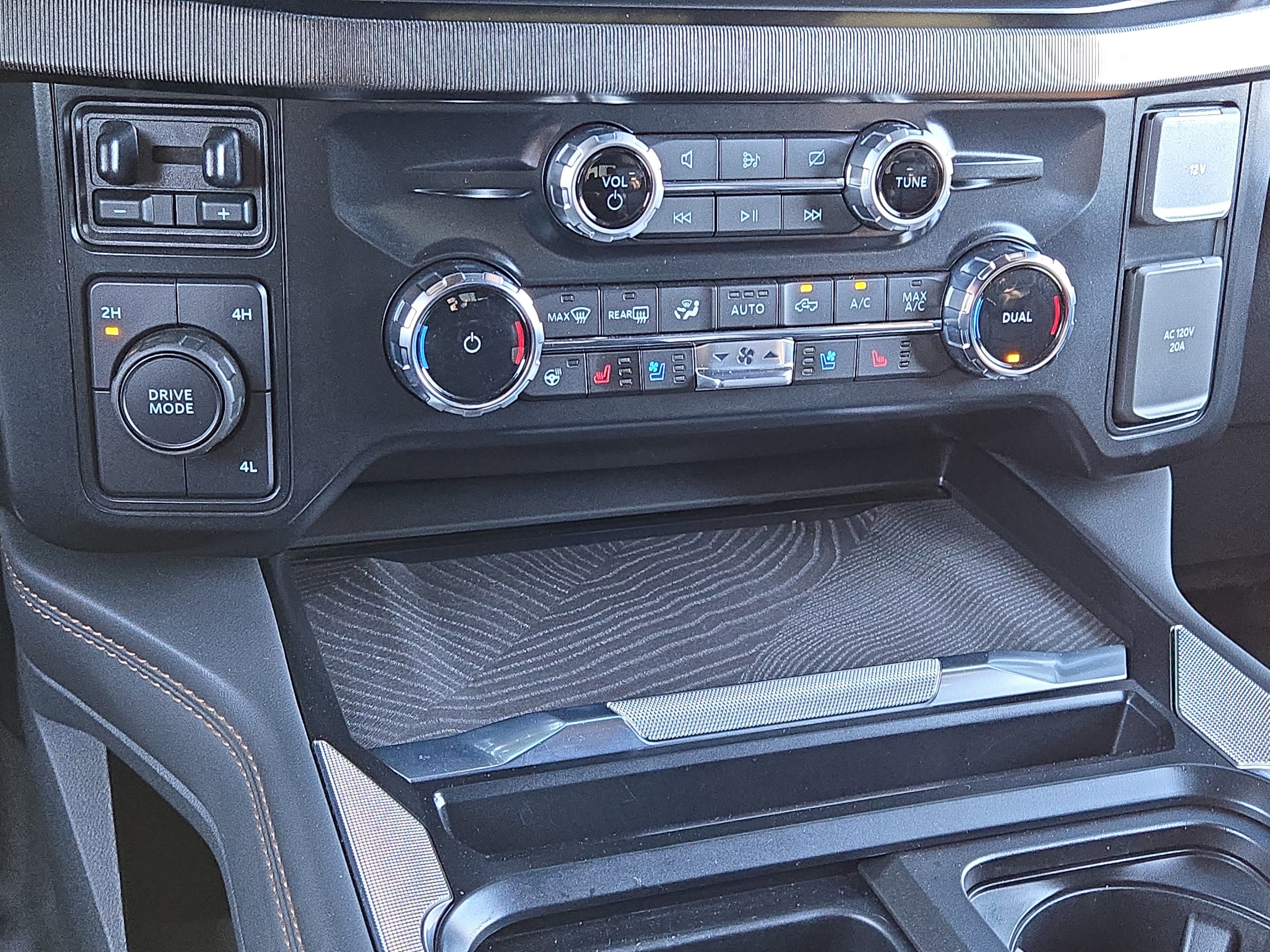 Certified 2023 Ford F450 Platinum w/ FX4 Off-Road Package image 33