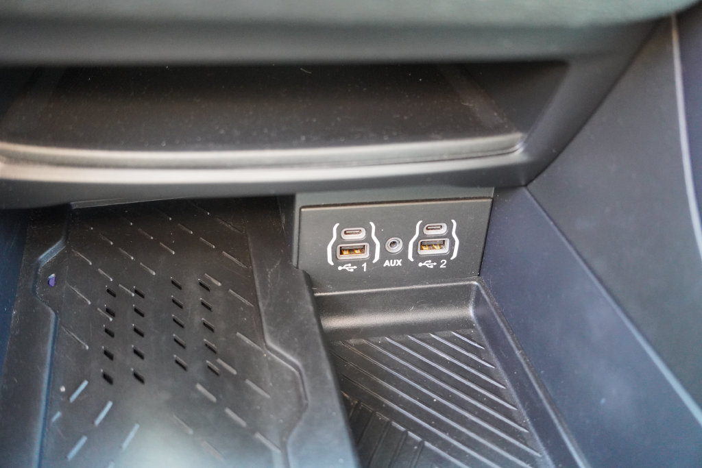 Used 2025 Chrysler Pacifica Limited FWD image 29