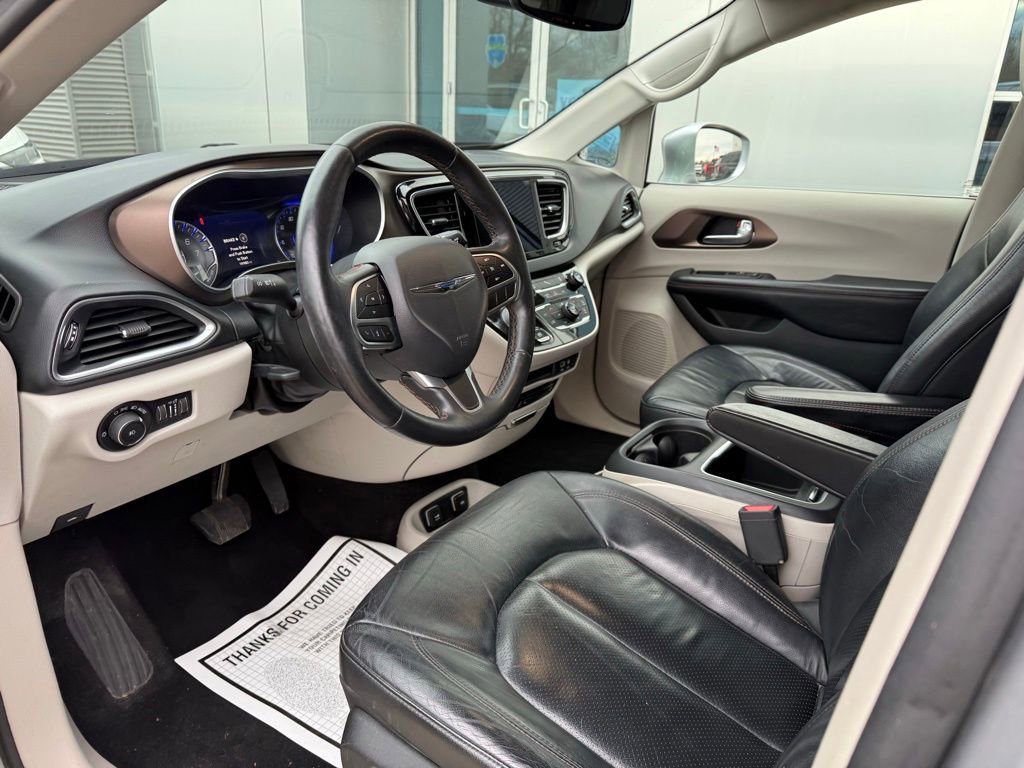 Used 2017 Chrysler Pacifica Touring-L Plus image 22