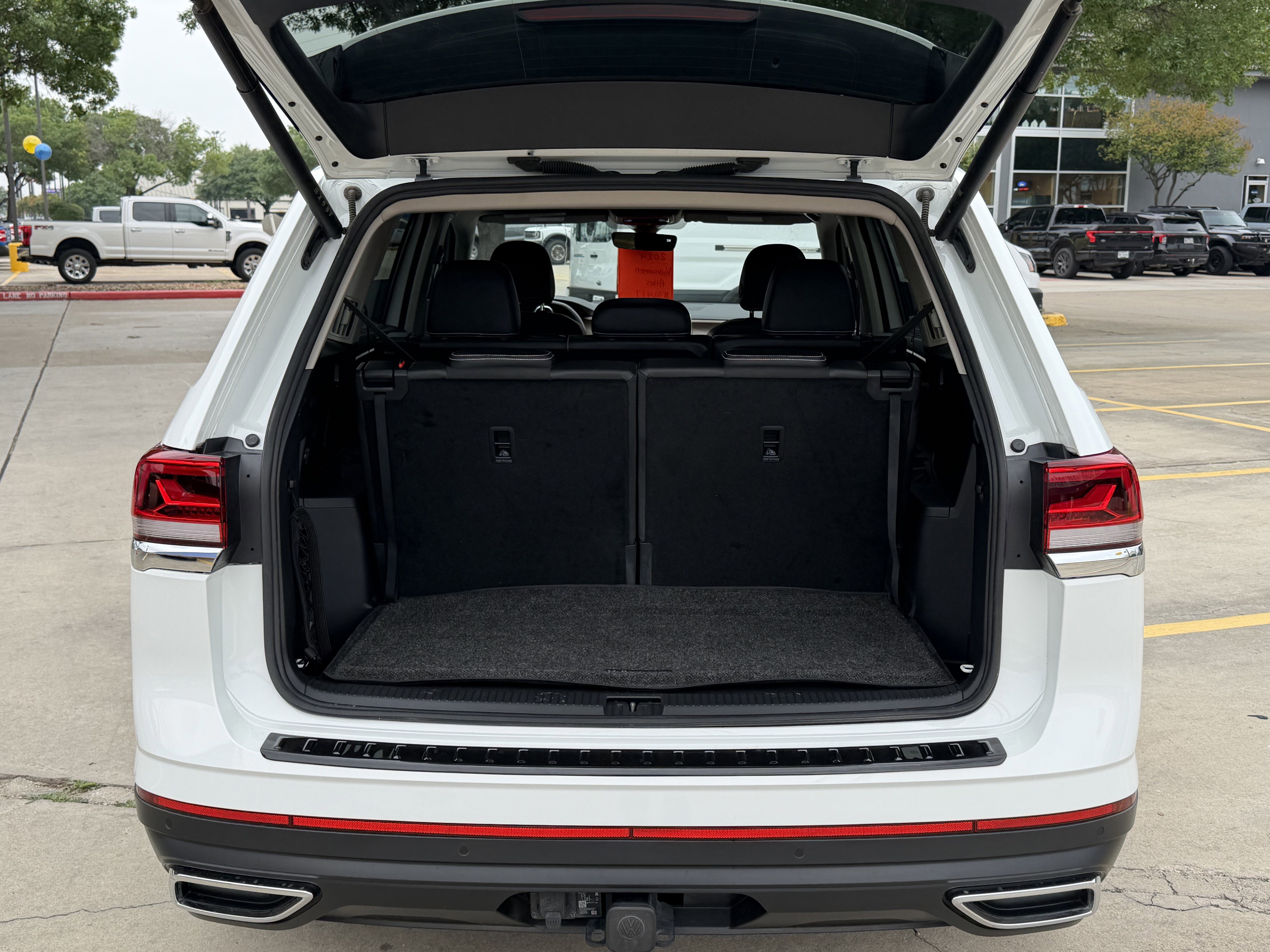 Used 2024 Volkswagen Atlas SE FWD image 11