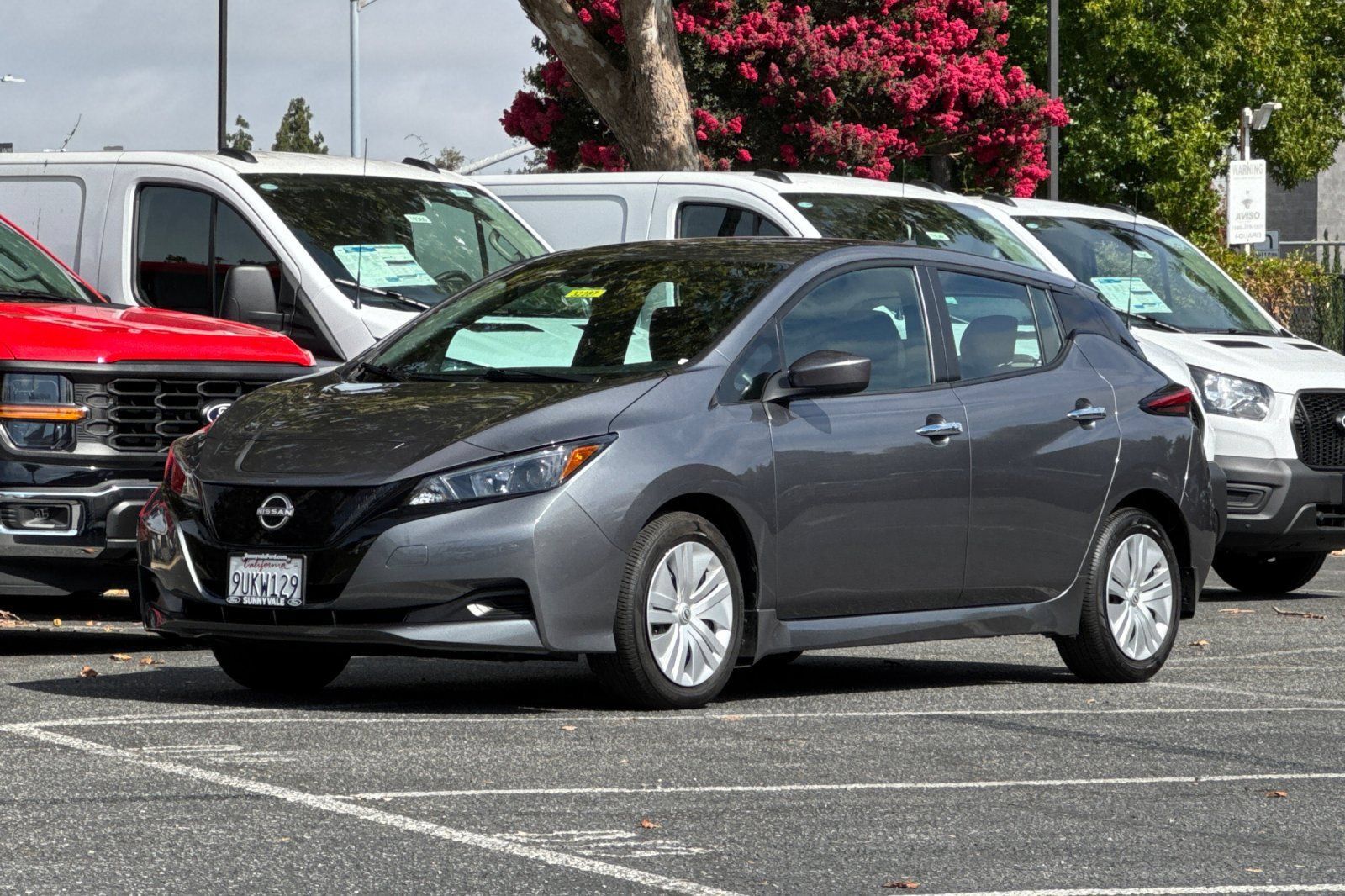 Used 2025 Nissan Leaf S FWD image 9