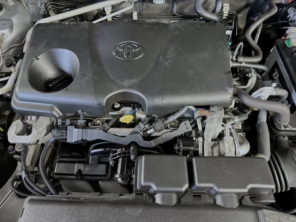 Used 2019 Toyota RAV4 LE FWD image 9