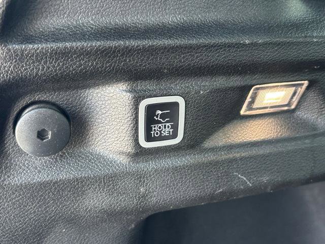 Used 2024 Jeep Grand Cherokee L Limited AWD/4WD image 25