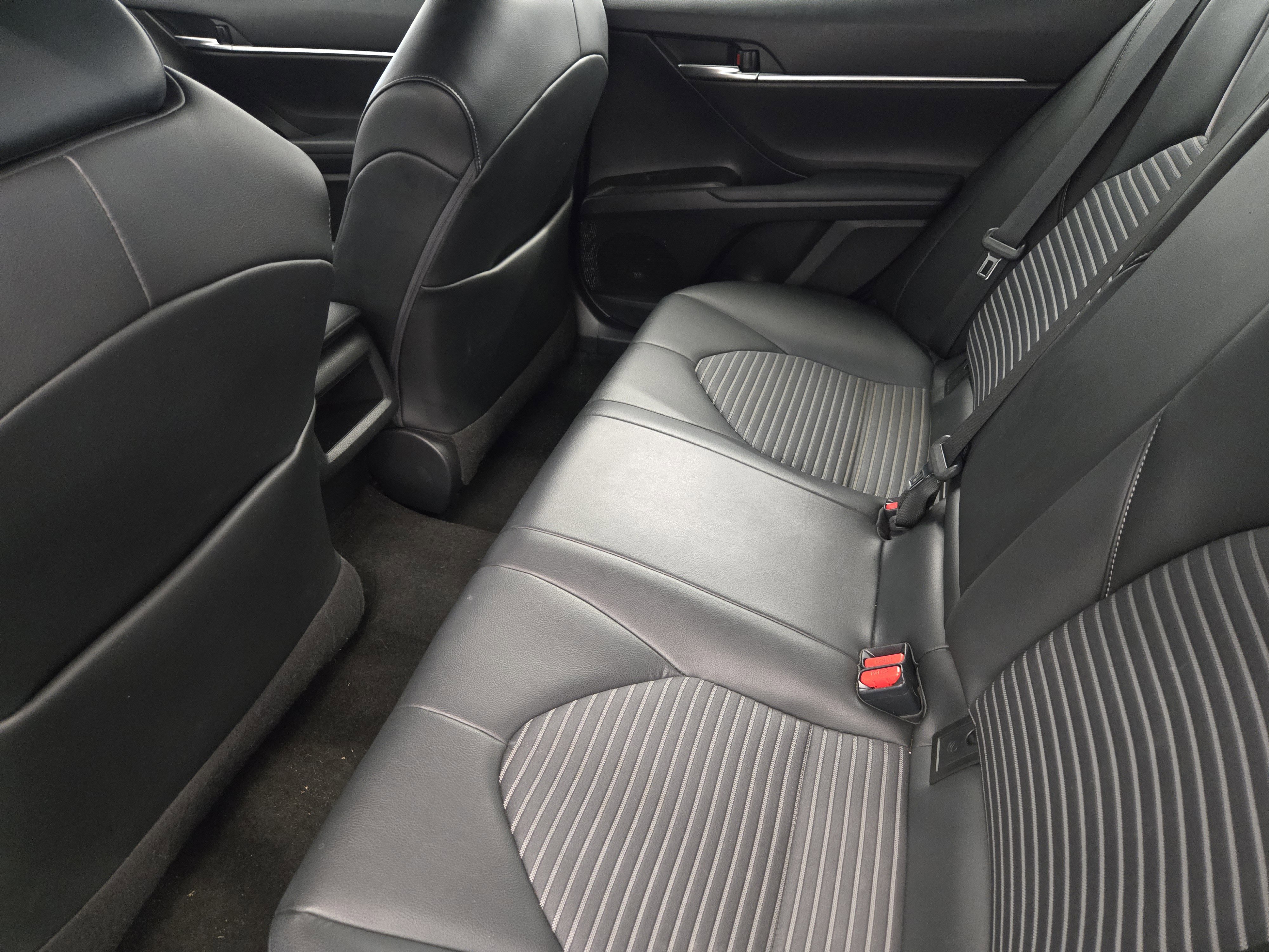 Used 2021 Toyota Camry SE FWD image 29