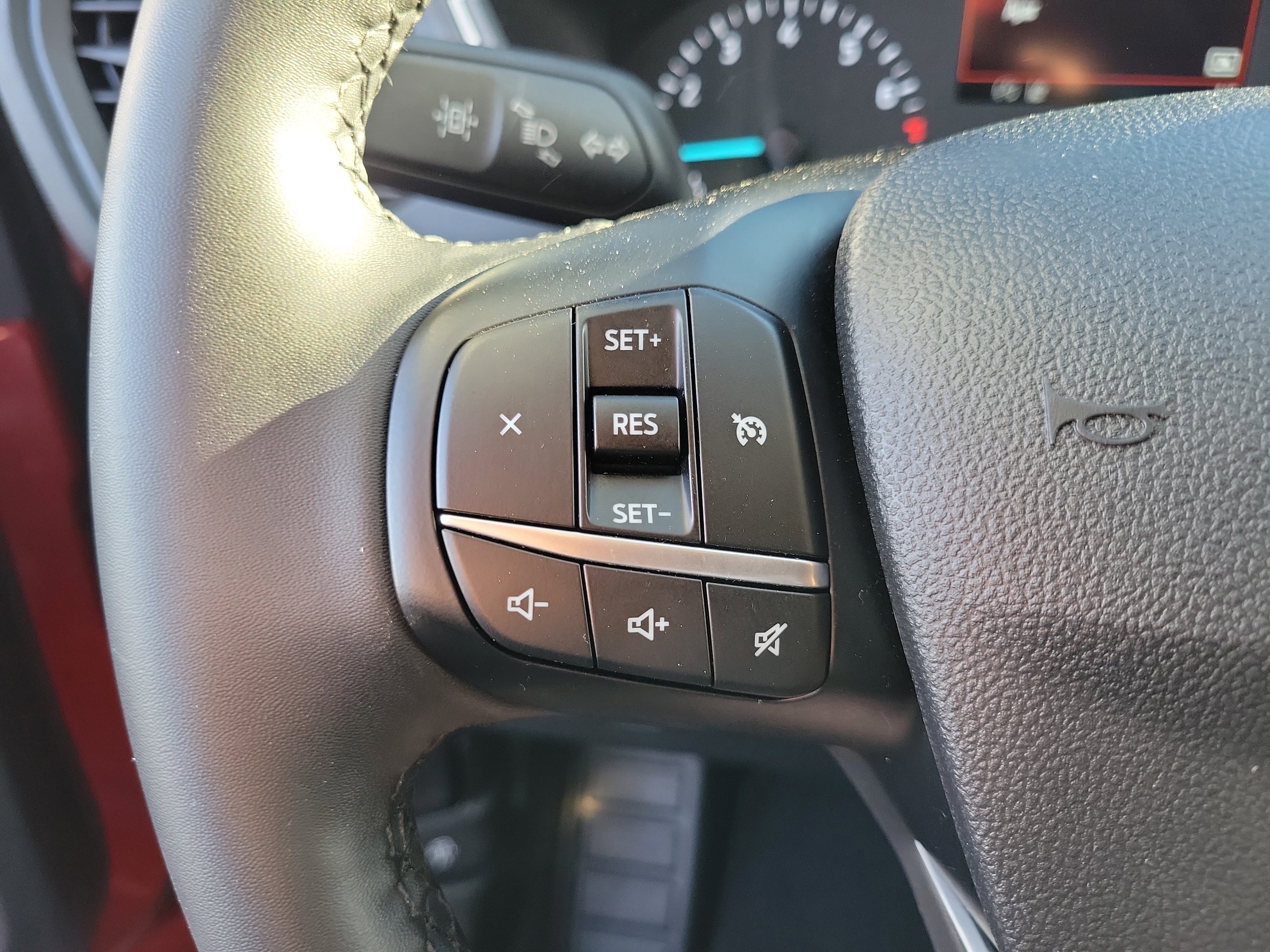 Certified 2022 Ford Escape SE w/ SE Sport Appearance Package image 6