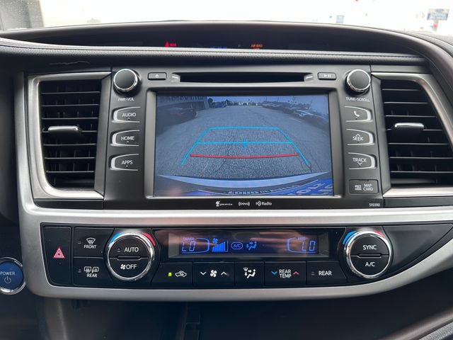 Used 2018 Toyota Highlander XLE AWD/4WD image 16