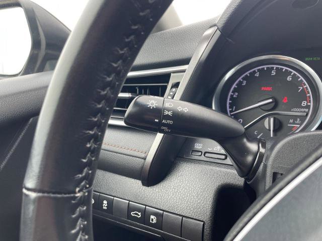 Used 2018 Toyota Camry XLE FWD image 16