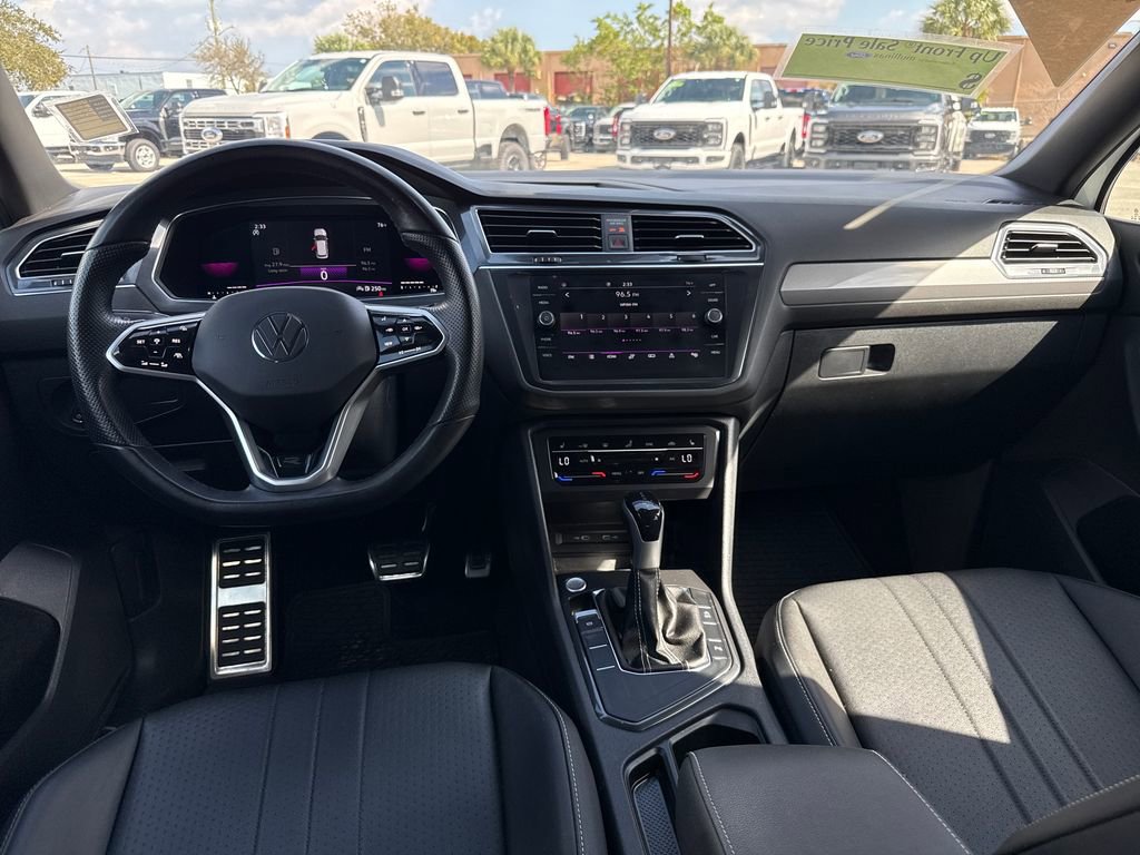 Used 2023 Volkswagen Tiguan SE R-Line image 5