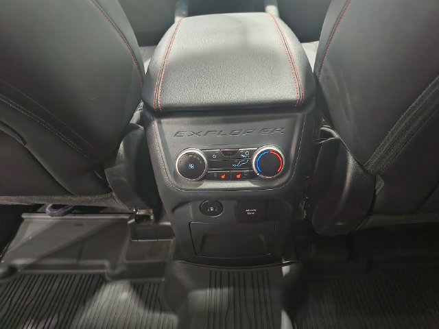 Certified 2025 Ford Explorer ST-Line w/ Premium Package AWD/4WD image 17