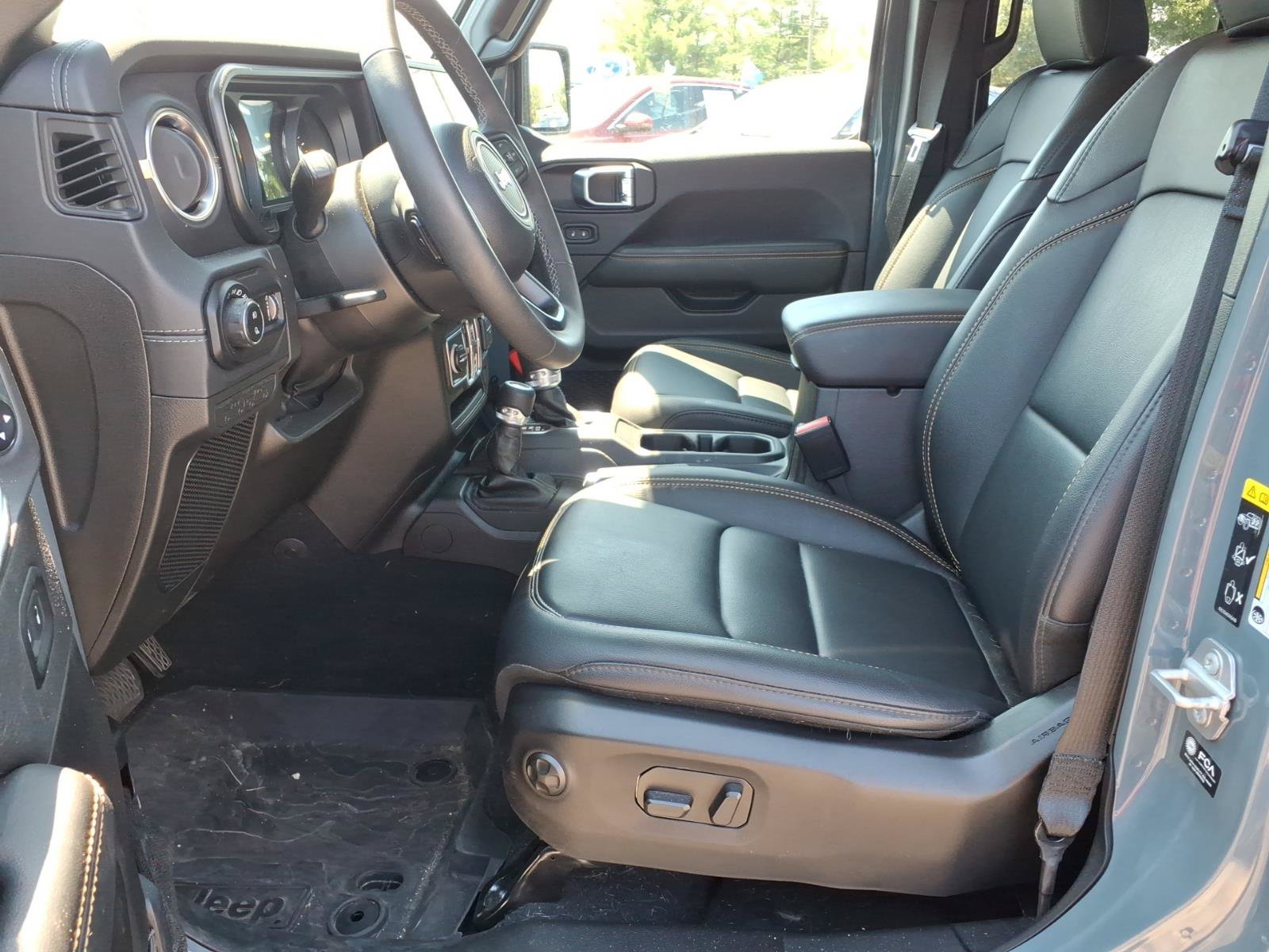 Used 2025 Jeep Gladiator Sport w/ Premium Package AWD/4WD image 21