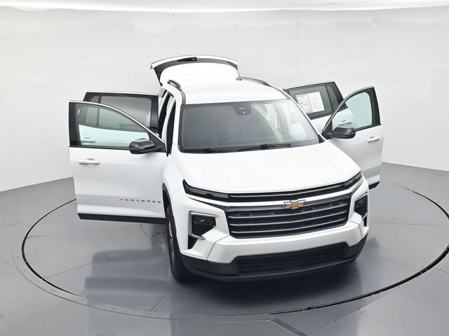 Used 2025 Chevrolet Traverse LT FWD image 54
