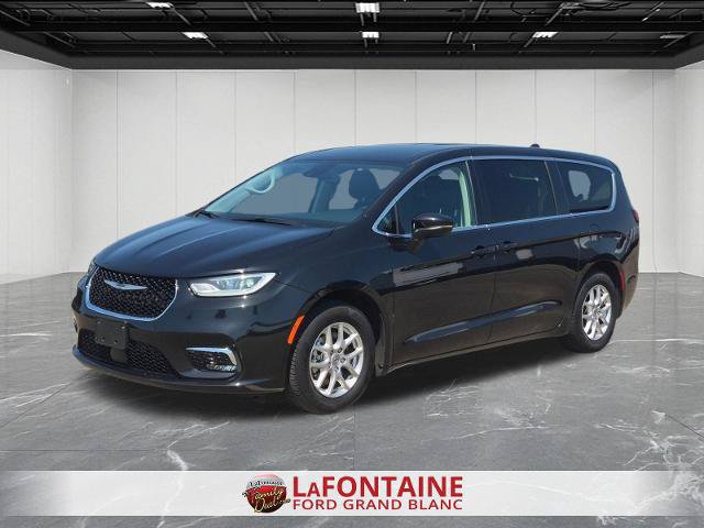 Used 2023 Chrysler Pacifica Touring-L