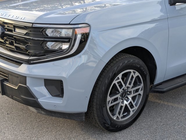 Certified 2025 Ford Expedition Active image 10