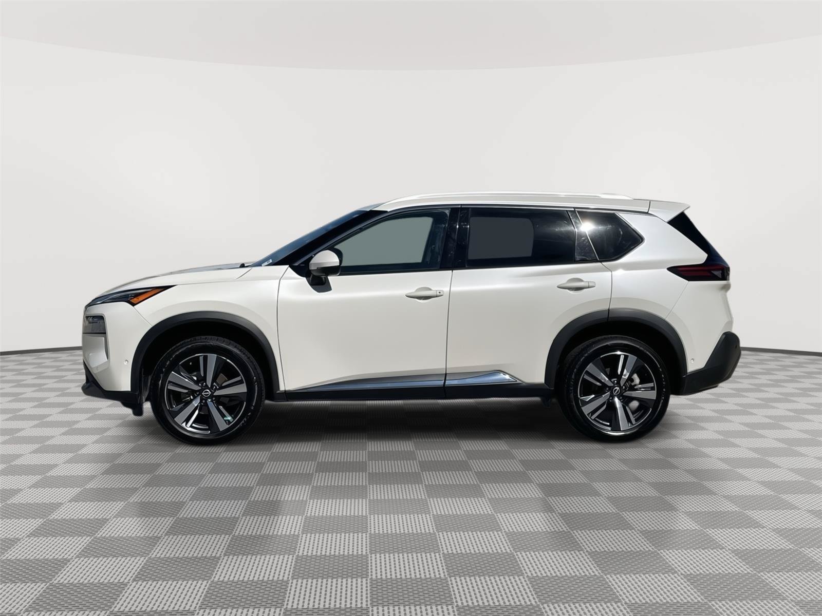 Used 2023 Nissan Rogue SL w/ SL Premium Package AWD/4WD image 2