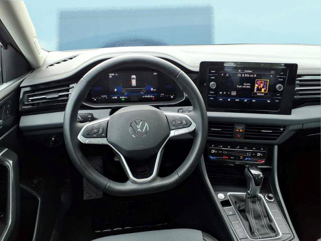 Used 2025 Volkswagen Jetta SE FWD image 16