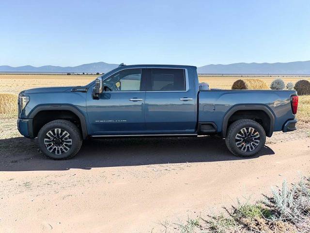 Used 2024 GMC Sierra 3500 Denali Ultimate AWD/4WD image 3