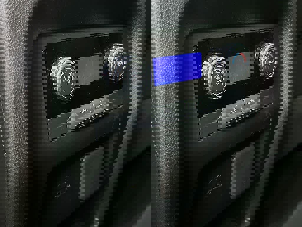 Used 2025 GMC Acadia Elevation image 16