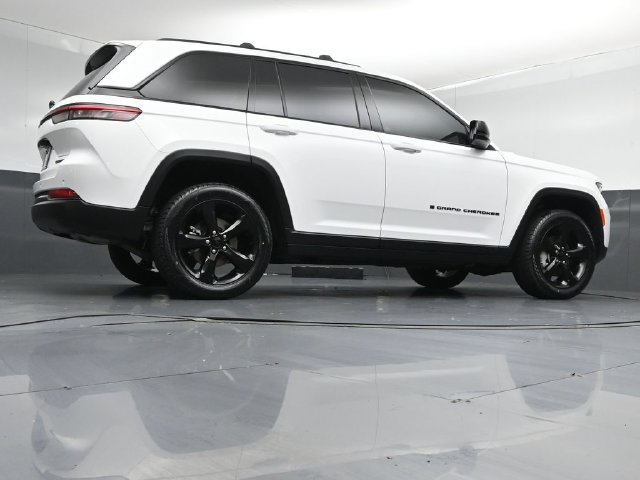 Used 2023 Jeep Grand Cherokee Limited w/ Black Appearance Package AWD/4WD image 42