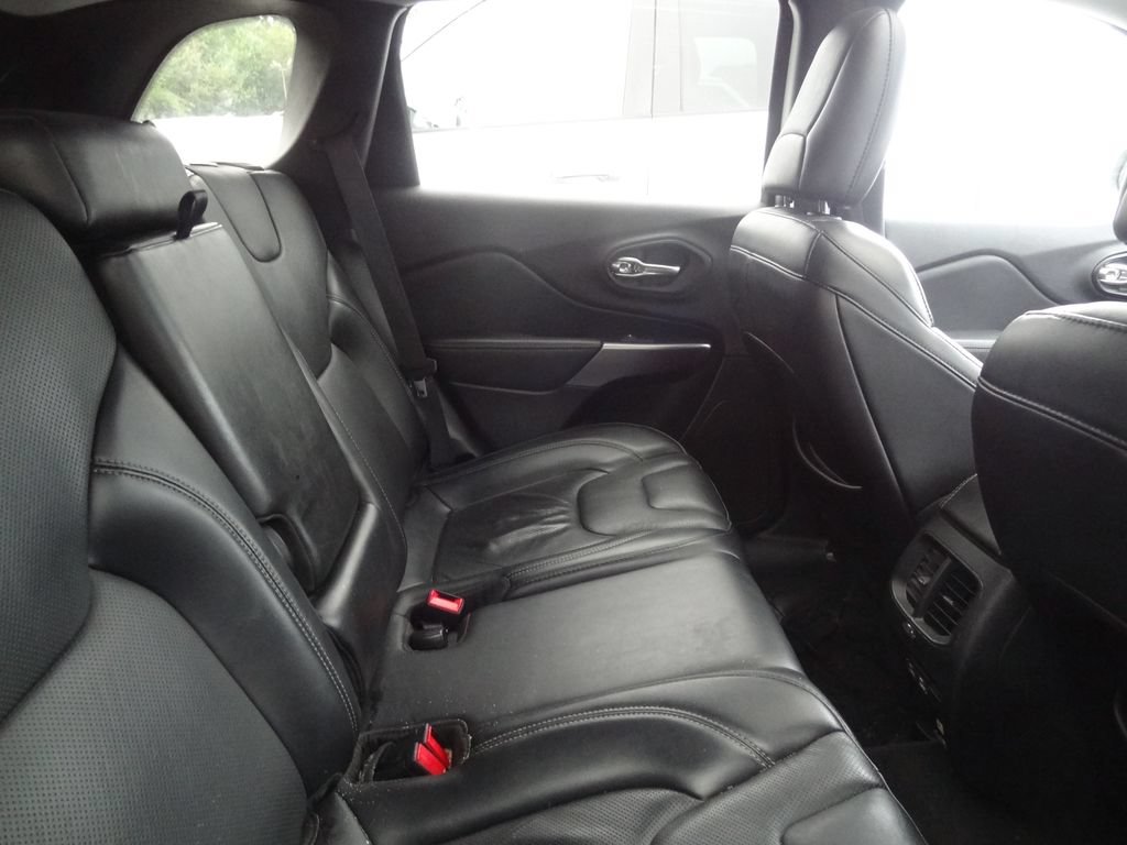Used 2021 Jeep Cherokee Limited AWD/4WD image 6