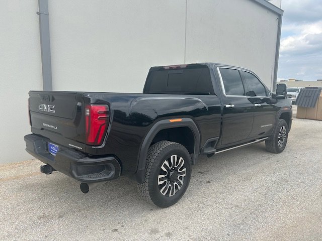 Used 2024 GMC Sierra 2500 Denali Ultimate AWD/4WD image 4