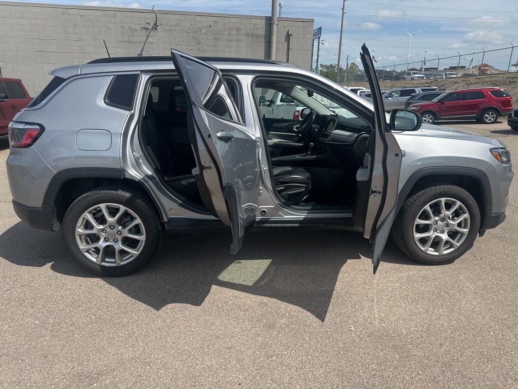 Used 2022 Jeep Compass Latitude AWD/4WD image 8