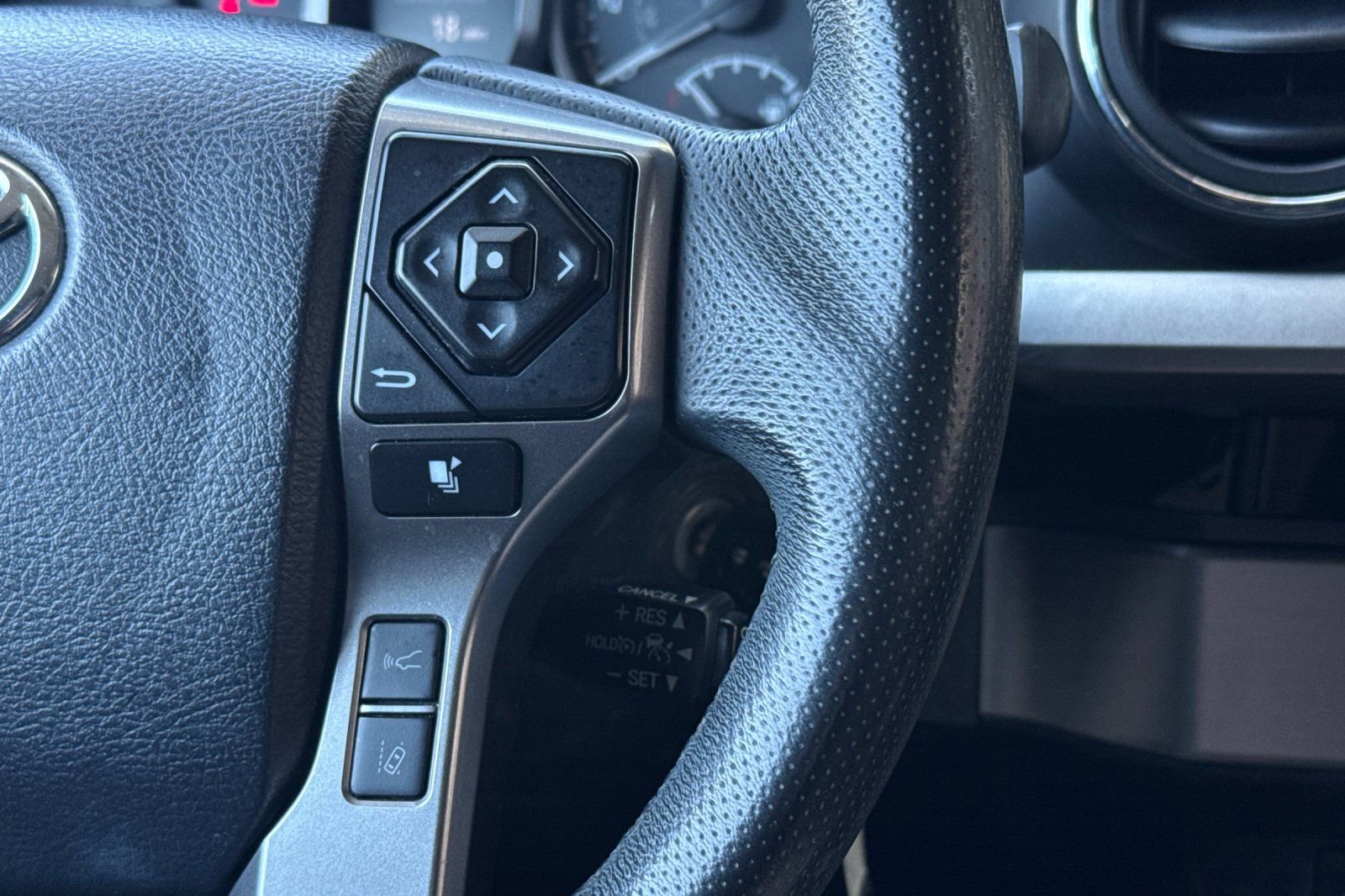 Used 2018 Toyota Tacoma SR5 RWD image 20