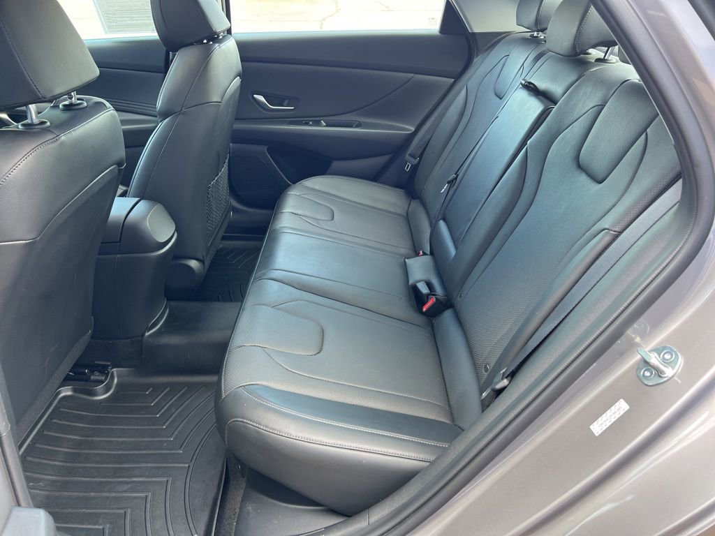 Used 2023 Hyundai Elantra Limited image 11