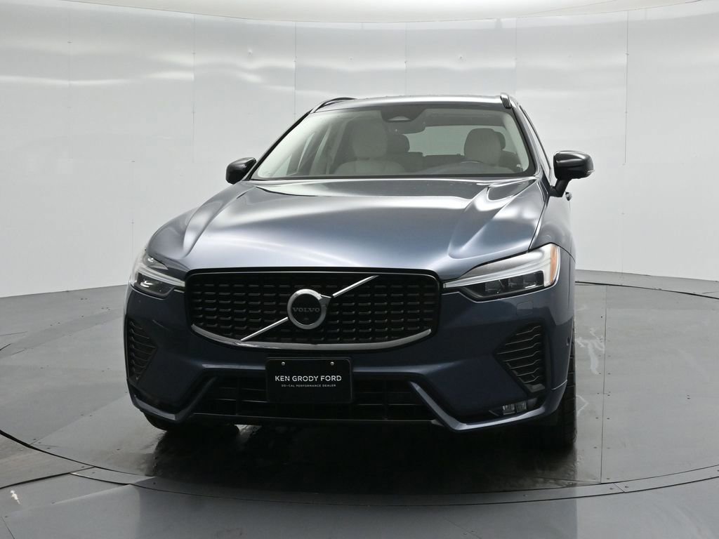 Used 2023 Volvo XC60 B5 Plus image 29